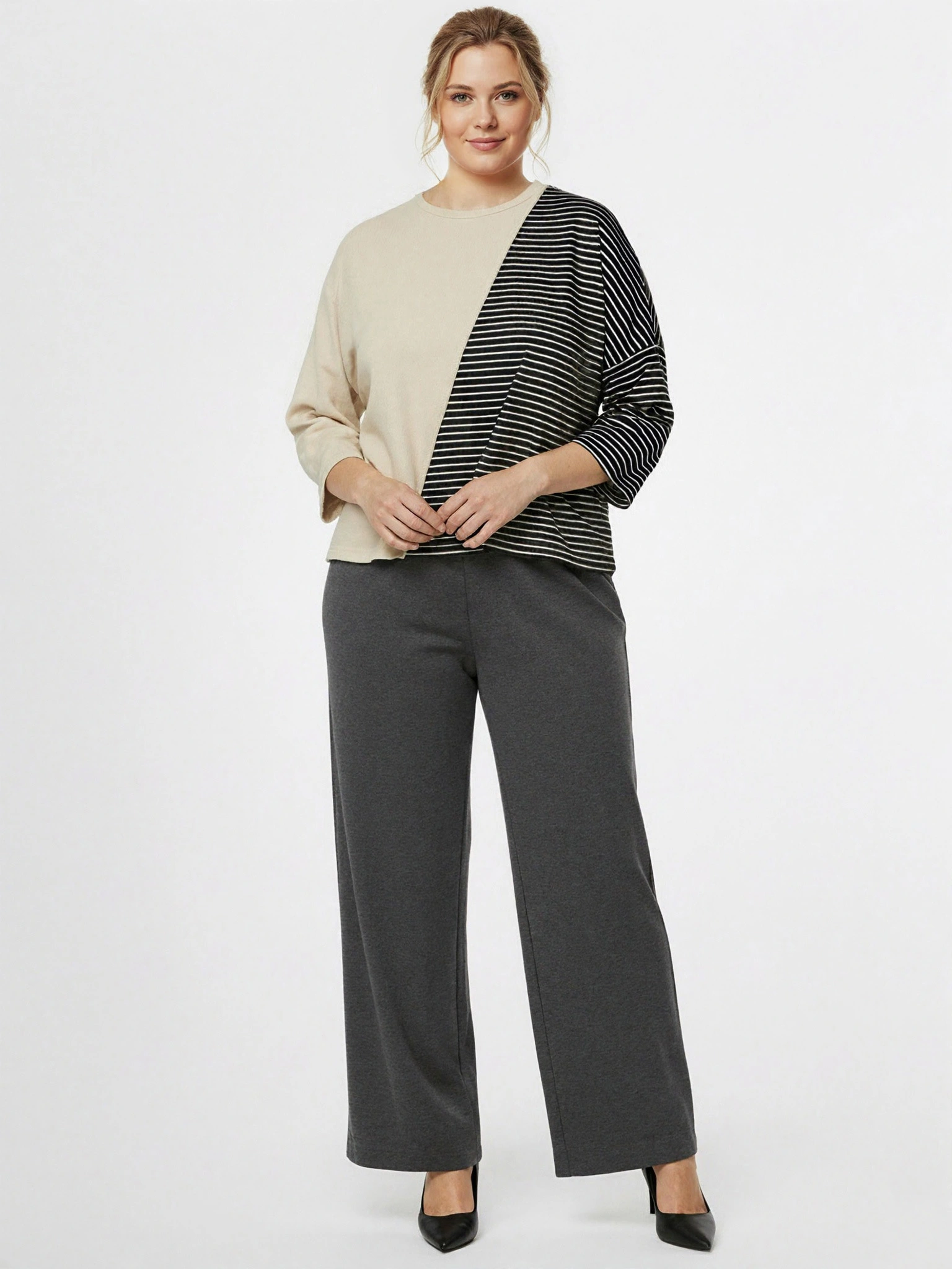 Джемпер бежевого цвета в полоску с рукавами 3/4 